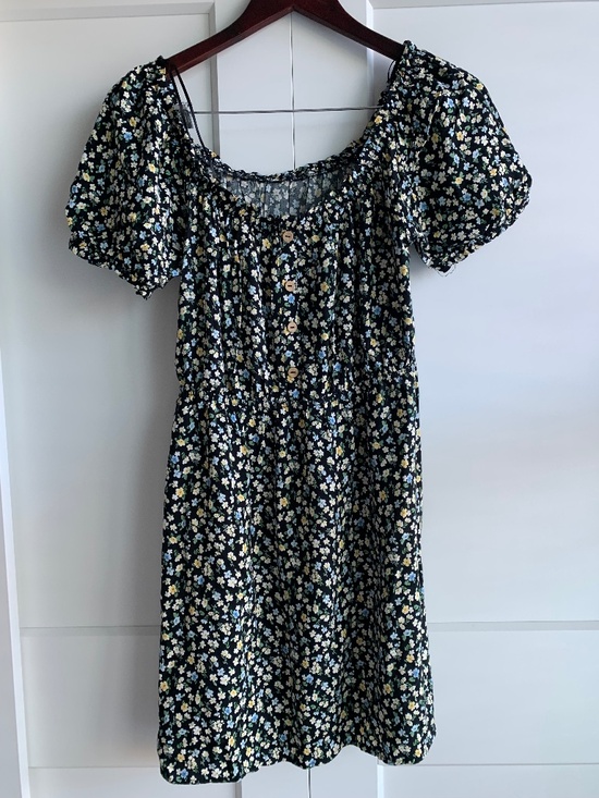 Dresses & Skirts - Smocked summer floral Midi Dress size M